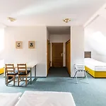 Pensión Austis 3*