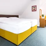 Pensión Austis 3*